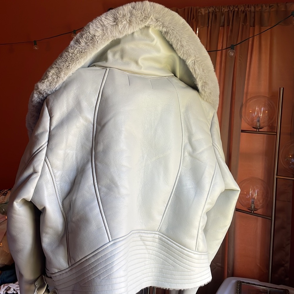 Luxury Faux Fur Collar Leather Jacket - Pale Gray - Picture 2 of 7